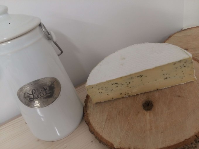 Fromage bio Tomme  poivre ou ail des ours